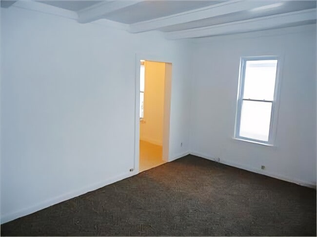 Building Photo - 115 3rd St S
