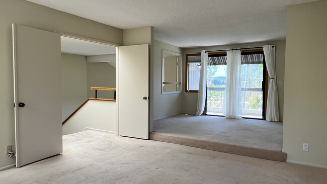 Building Photo - 10 Whitewater
