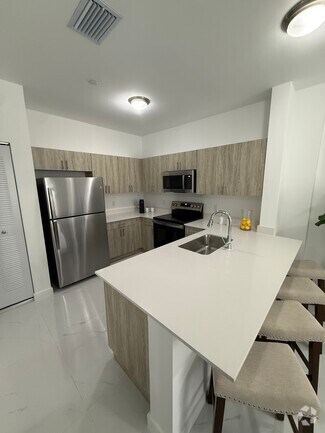 Building Photo - 810 SW 71st Ave