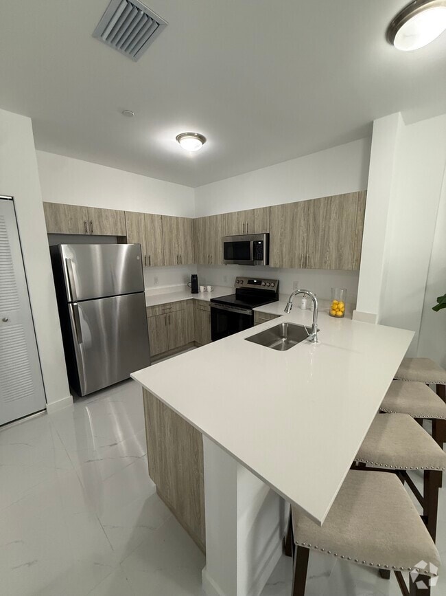Building Photo - 810 SW 71st Ave