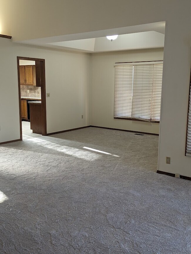 Foto del edificio - 12701 E Birchwood Dr