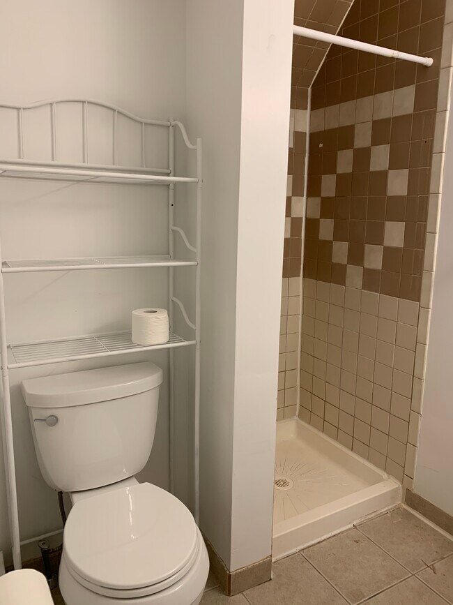 Foto del edificio - 325 Adrain St