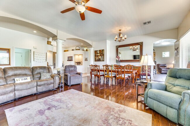 Foto del edificio - 1425 N Harper Cir