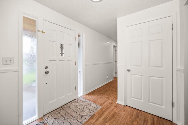 Foto del edificio - Available Now!! 5 Bedroom, 3 Bathroom Ranc...