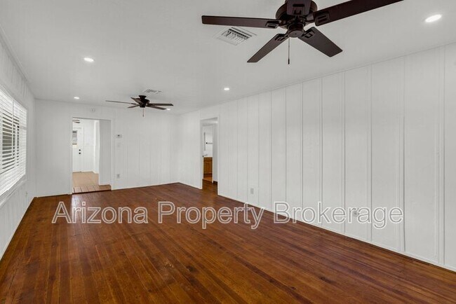 Foto del edificio - 2335 W Morten Ave