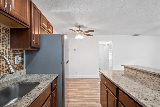 Foto del edificio - 818 NE 14th Pl