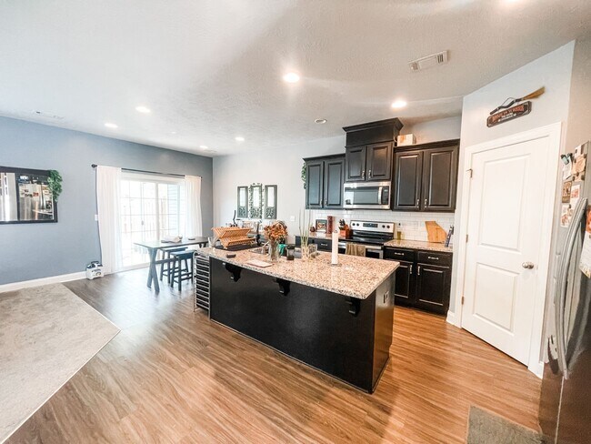 Foto del edificio - 3 bedroom/2.5 bathroom townhome close to Ft. Gordon!