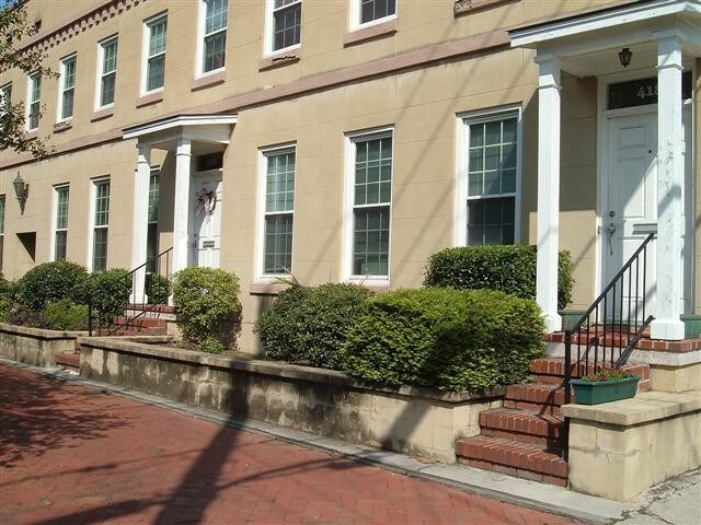 Primary Photo - 418 E Hall St
