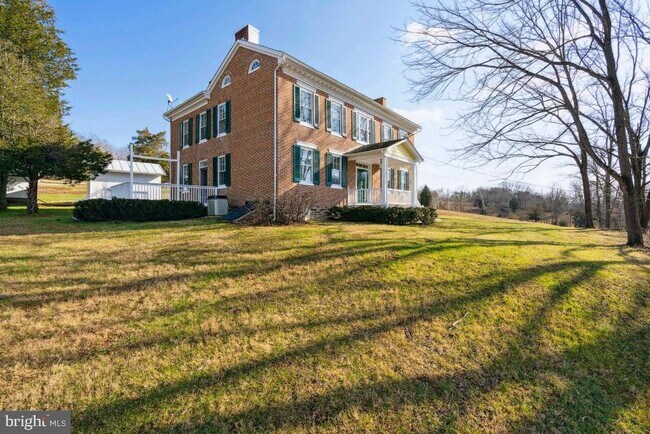 Building Photo - 15615 Falls Rd