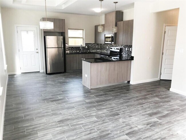 Foto del edificio - 704 E Myrtle Beach Ave