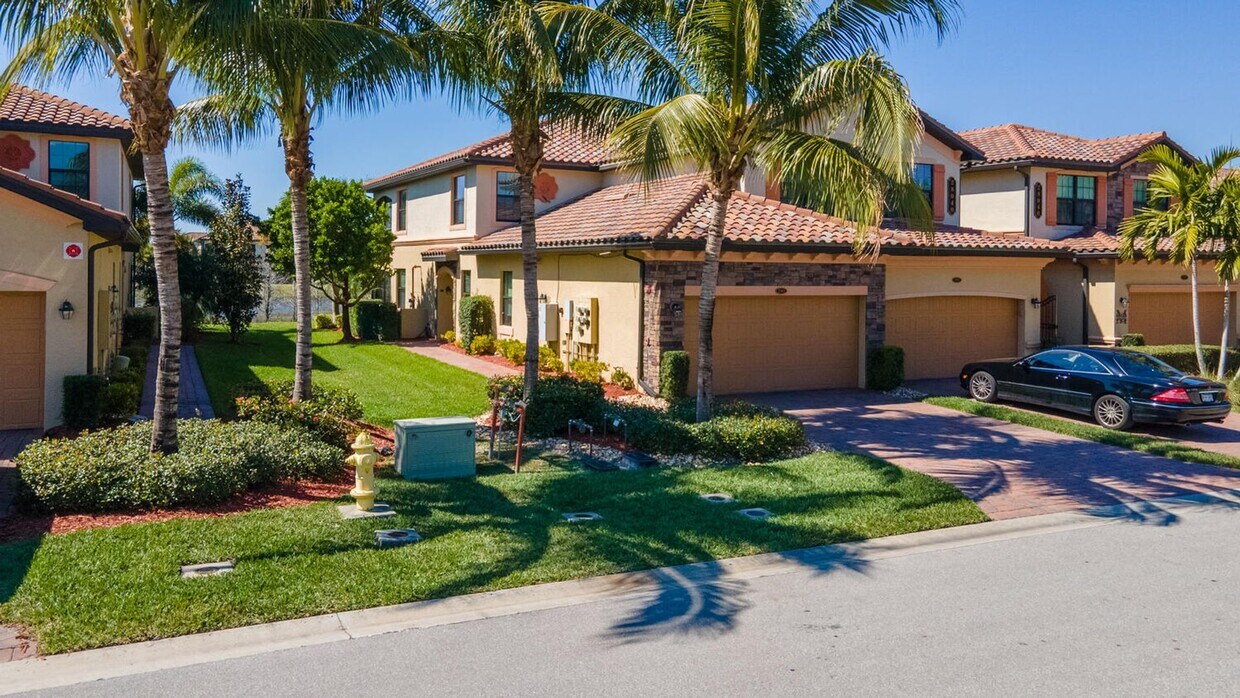 Foto principal - Beautiful 3/2 Coach Home in Bonita National!