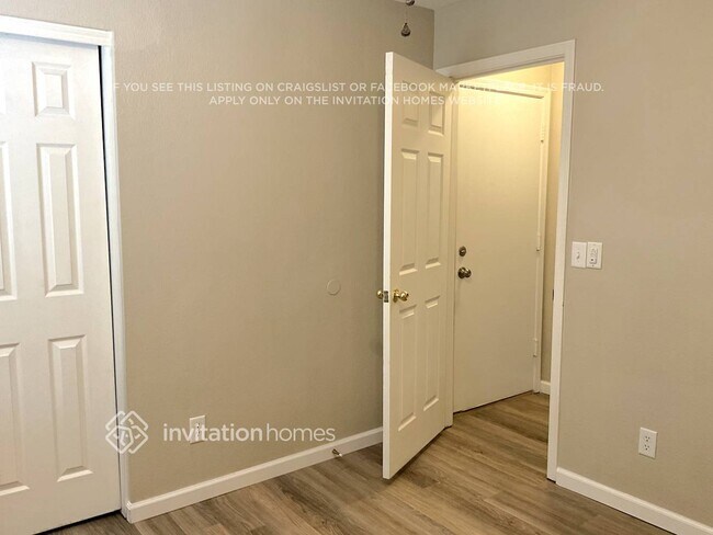 Foto del edificio - 10910 E Wier Ave