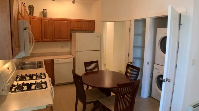 Foto del edificio - 103 Highland Pl