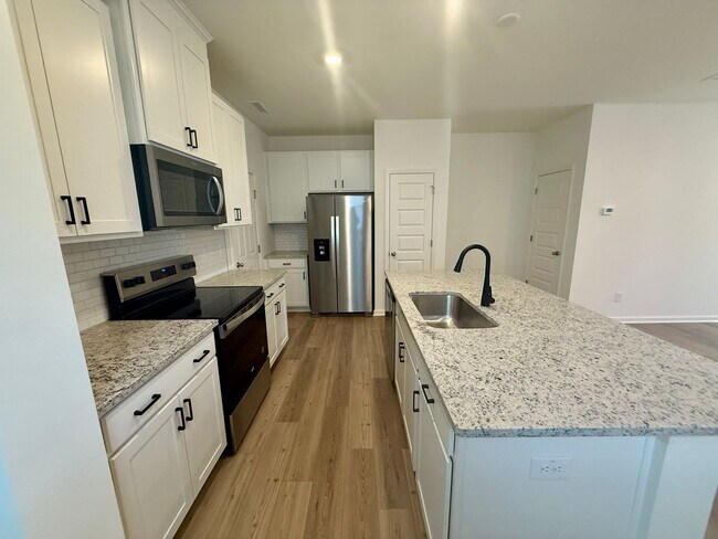 Foto del edificio - Three bedroom, 2.5 bath townhome in Mebane...
