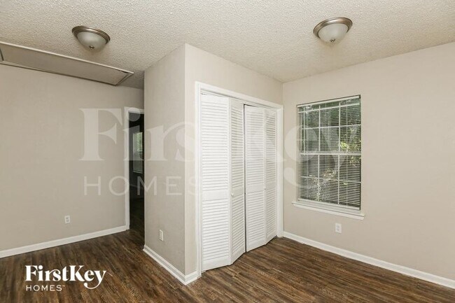 Building Photo - 841 Hackamore St