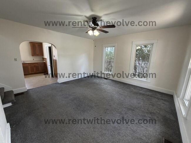 Building Photo - 607 S Stone St