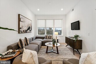 Building Photo - 30 W Allens Ln