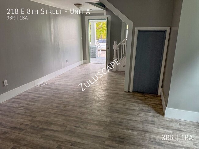 Foto del edificio - 218 E 8th St