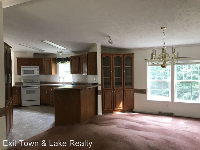 Building Photo - 9828 Redlawn Rd