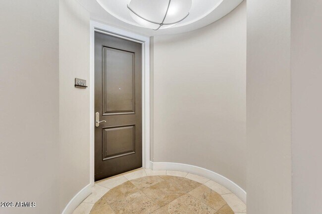 Foto del edificio - 2211 E Camelback Rd