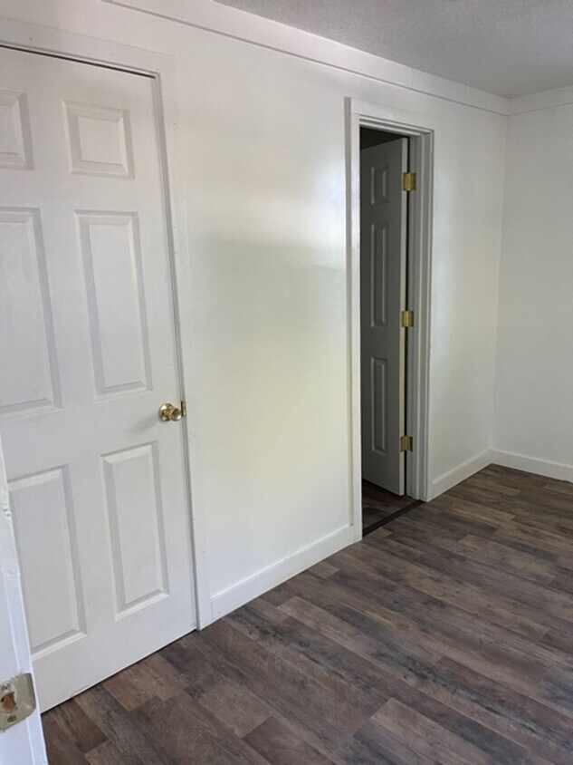 229 S Washington Ave Unit 229 S. Washington 1, Lebanon, MO 65536 Room