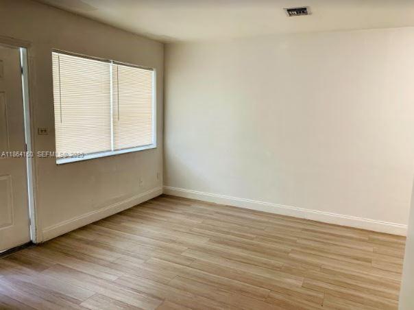 Foto del edificio - 738 NE 86th St