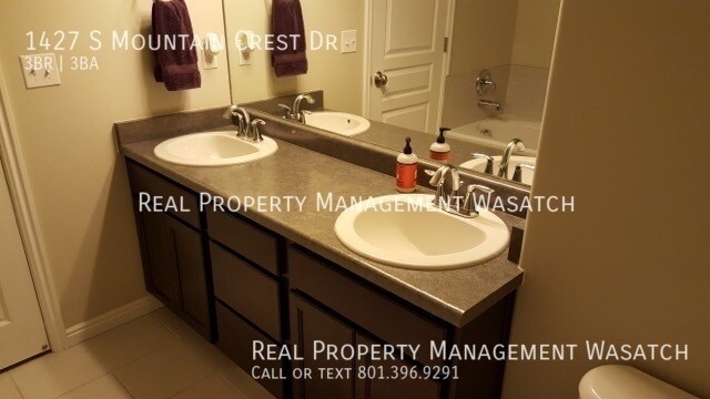 Foto del edificio - Beautiful Olympia Ivory Town Home