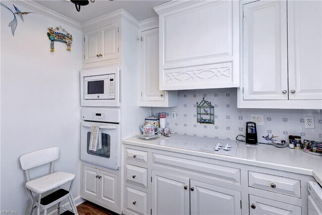 Building Photo - 7505 River Rd