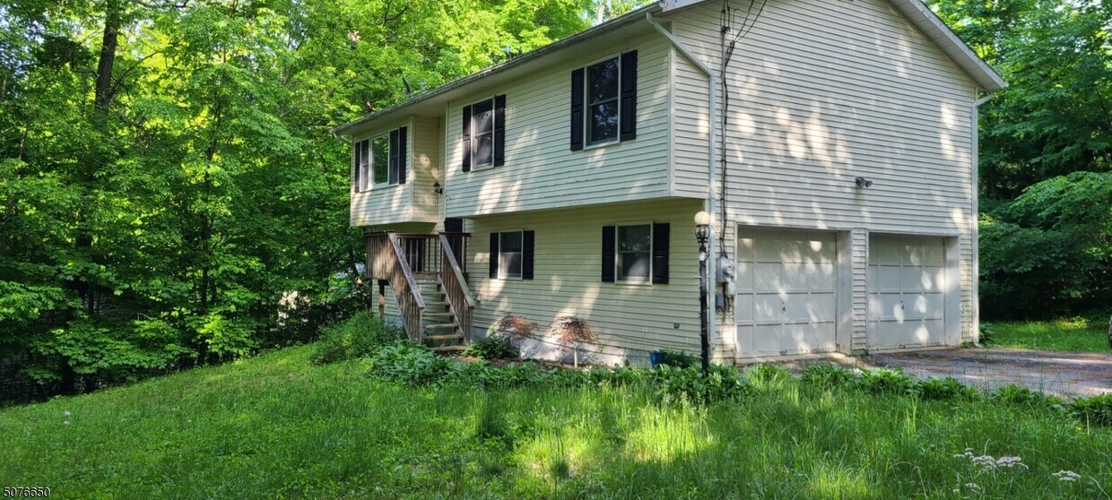 Primary Photo - 22 Tanglewood Dr