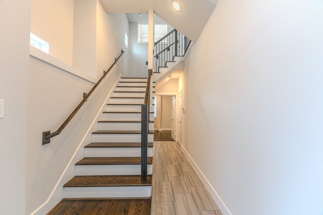 Building Photo - 5811 Petty St