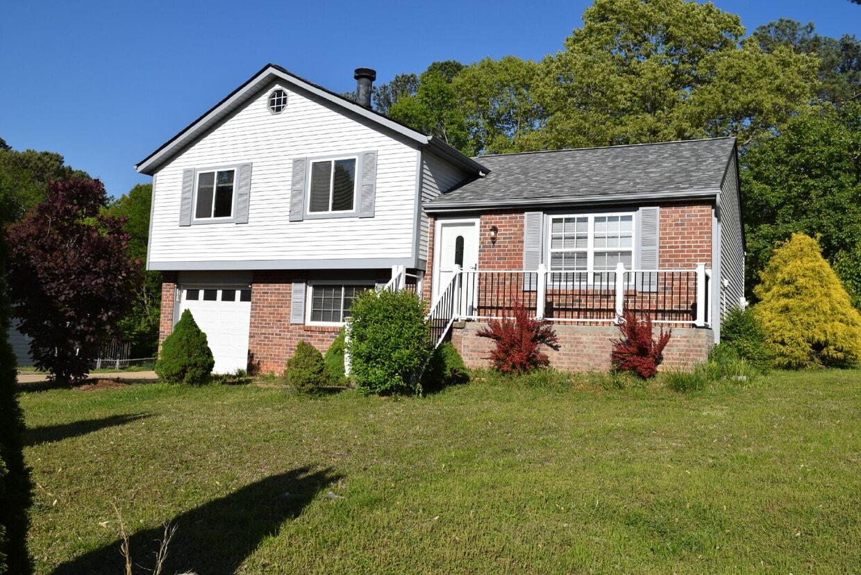 "Charming 3-Bedroom 2.5 bath with Finished... - "Charming 3-Bedroom 2.5 bath with Finished...