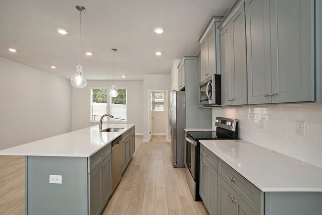 Building Photo - 3170 Washburn St SE