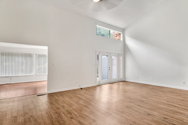 Foto del edificio - Freshly Renovated Townhome near Perdido Ba...