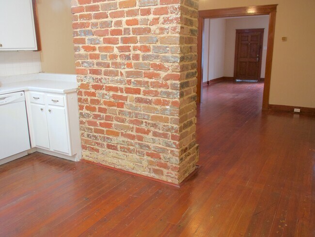 Building Photo - 6231 Annunciation St