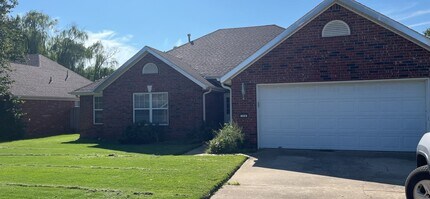 Building Photo - 704 Glasgow Ln