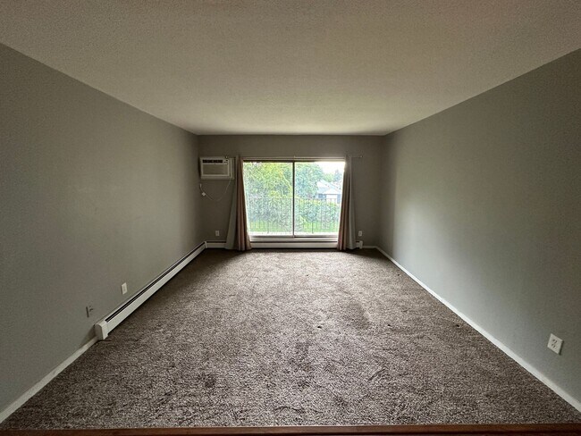 Building Photo - Updated 1 bedroom condo near Rosedale Mall!