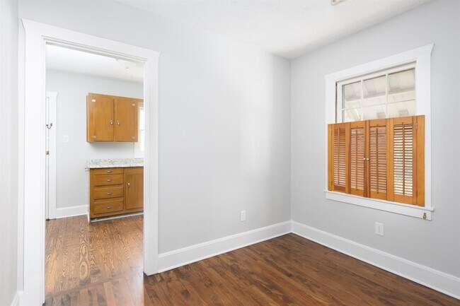 Foto del edificio - 1220 Hammond Ave