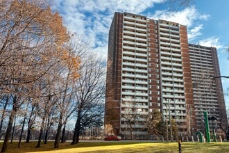 Building Photo - 407-230 Oak St