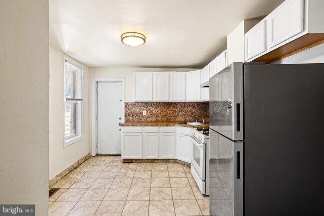 Foto del edificio - 2420 W Jefferson St