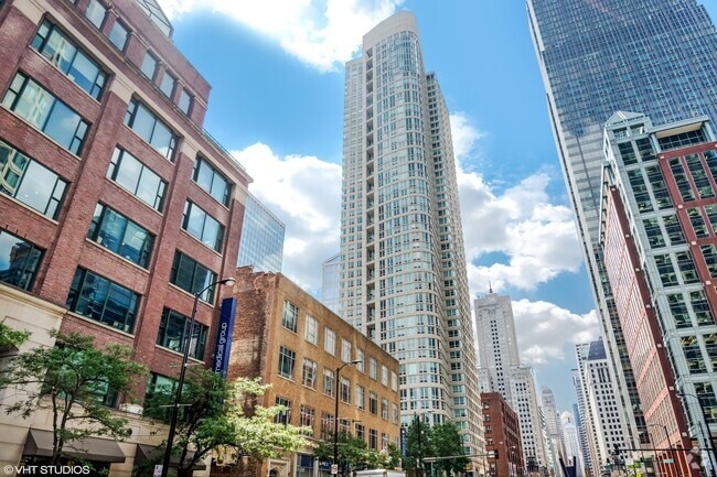 Building Photo - 345 N La Salle Dr