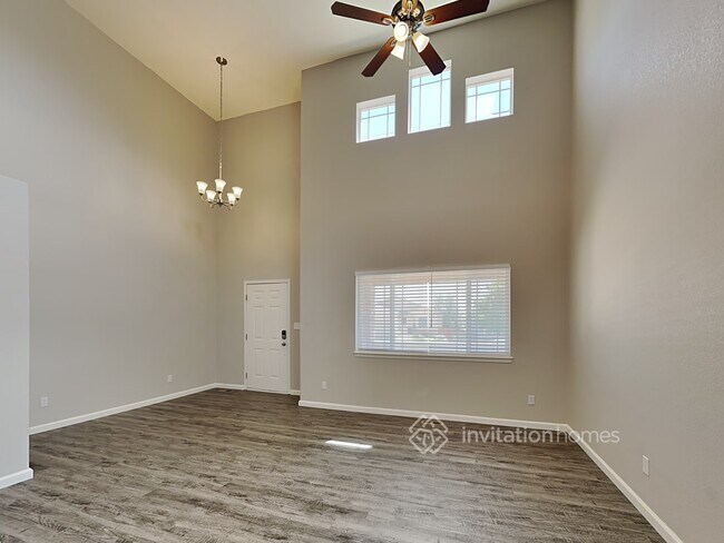 Foto del edificio - 4942 Sand Ripples Ln