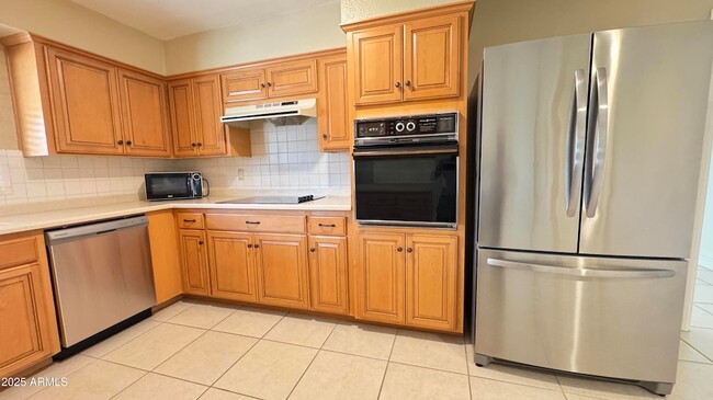 Foto del edificio - 6713 E 6th St