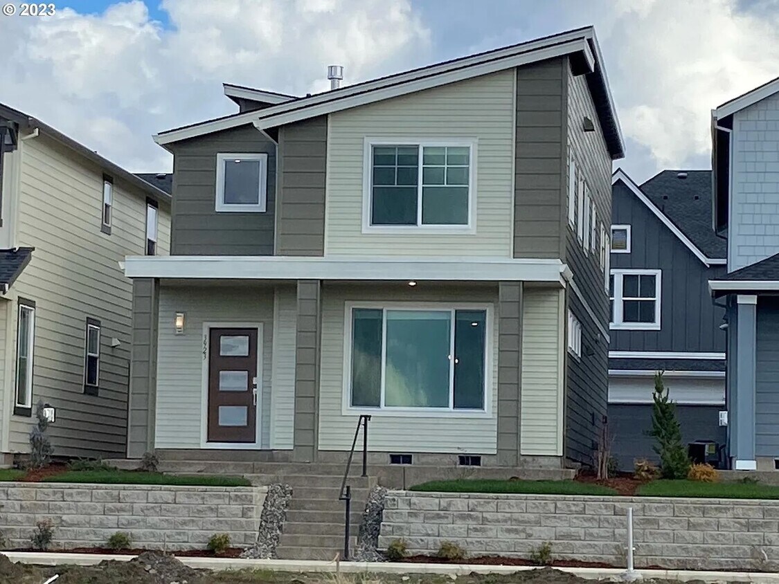 Primary Photo - Modern Living in Reeds Crossing – 3BR/2.5B...