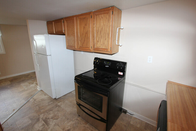 Building Photo - Northwest 4 Bedroom 2 Bath!