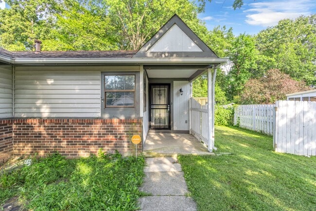 Building Photo - 833 Delray Dr