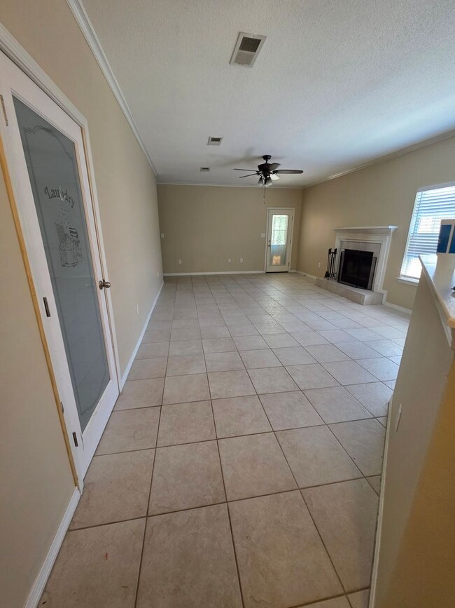 Building Photo - 3BR 2 BA Home in Northeast Pensacola