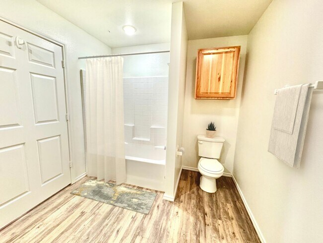 Foto del edificio - Spacious & Updated 3-Bedroom, 2-Bath Home ...