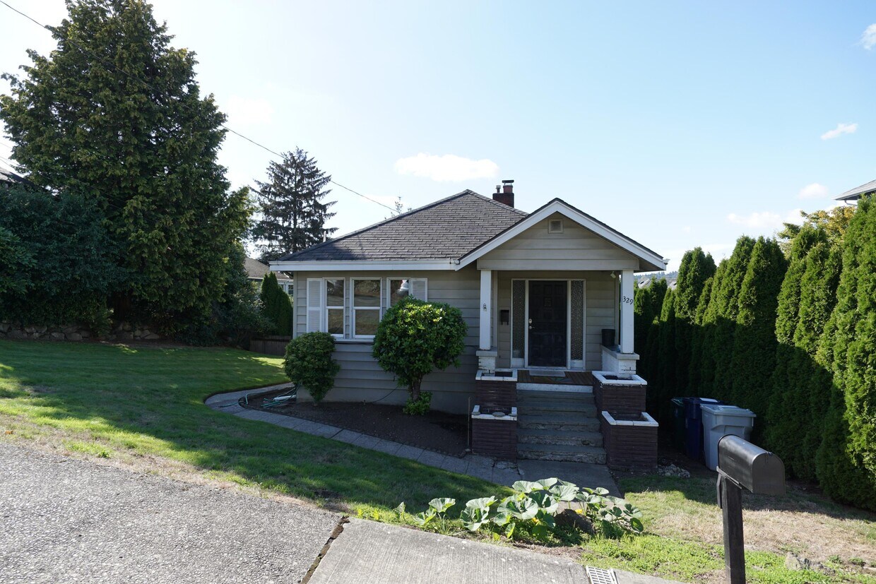 Primary Photo - 329 Renton Ave S