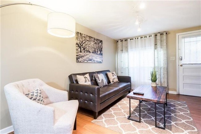 Building Photo - 887 Vedado Way NE