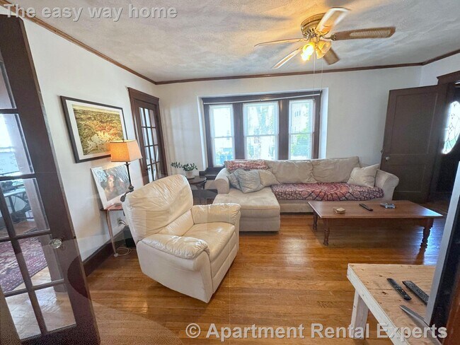Building Photo - East Arlington 2 Bedroom - Parking - Well ...
